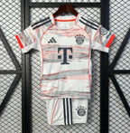 Kit enfant Bayern Munich Extérieur 2025/2026